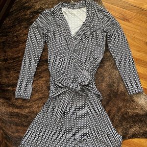 Banana Republic Wrap Dress 👗 Long Sleeve 🖤🤍